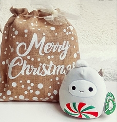 VÁNOČNÍ SQUISHMALLOWS Šedý Yetty Nissa  V DÁRKOVÉM PYTLU