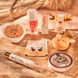 ESSENCE MERRY X-MAS ** MY DEER ! ** -  VÁNOČNÍ ROZJASŇOVACÍ PUDR    