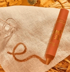 ESSENCE Yee Haw! Jumbo Eye Crayon 01 Big Dreams In Big Boots OČNÍ STÍNY V TUŽCE