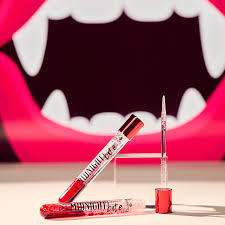 ESSENCE Midnight Bite Bi-phase Lip Oil 01 Spooky-licious Treat 