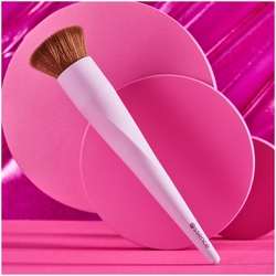 ESSENCE ŠTĚTEC make up buffer brush