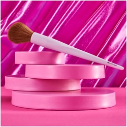 ESSENCE ŠTĚTEC blush & highlighter brush