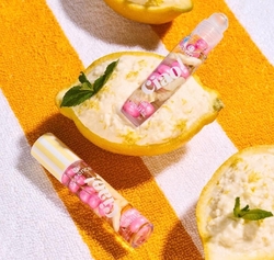 ESSENCE Ciao! olej na rty roll-on 01 Ciao Cutie